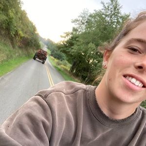 Meet your Posher, Becca